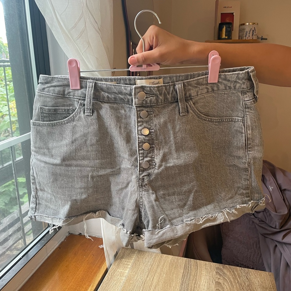 Mid rise women’s grey jean shorts (12)